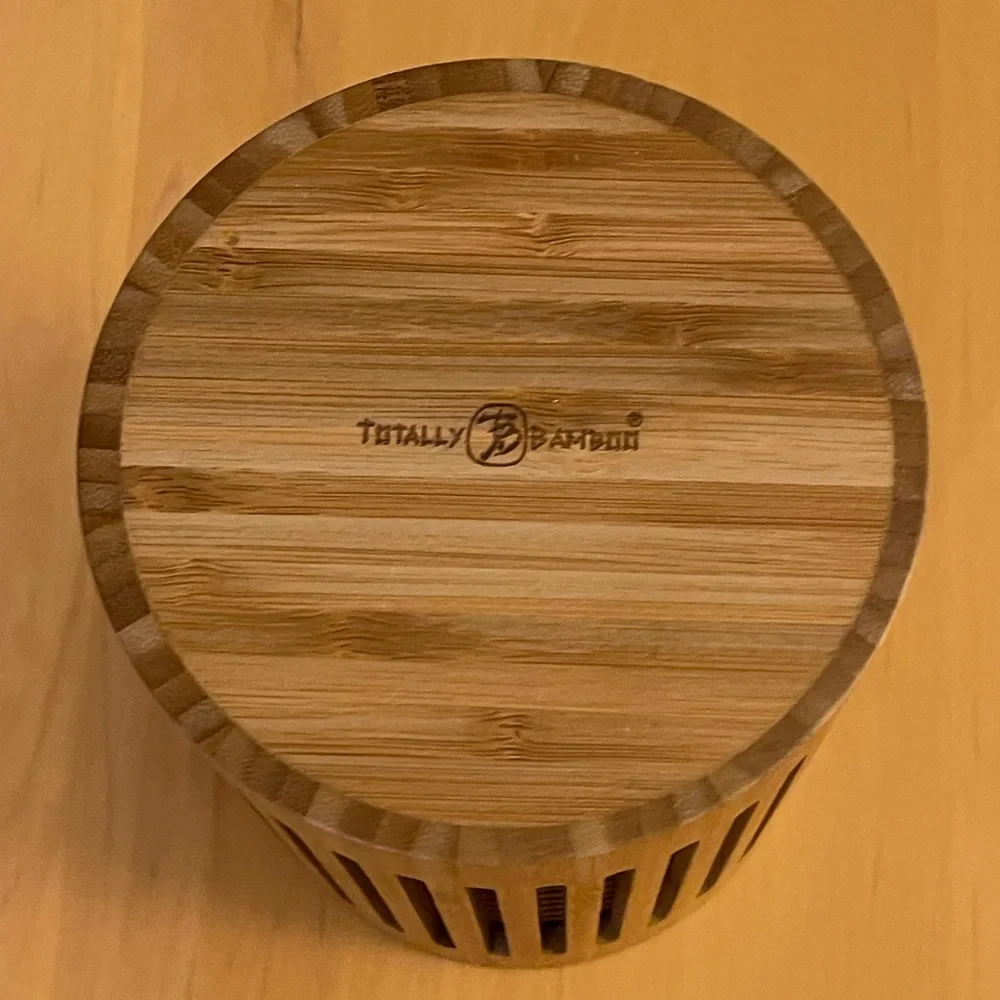 NWOT - TOTALLY BAMBOO -Lattice Kitchen Utensil Holder